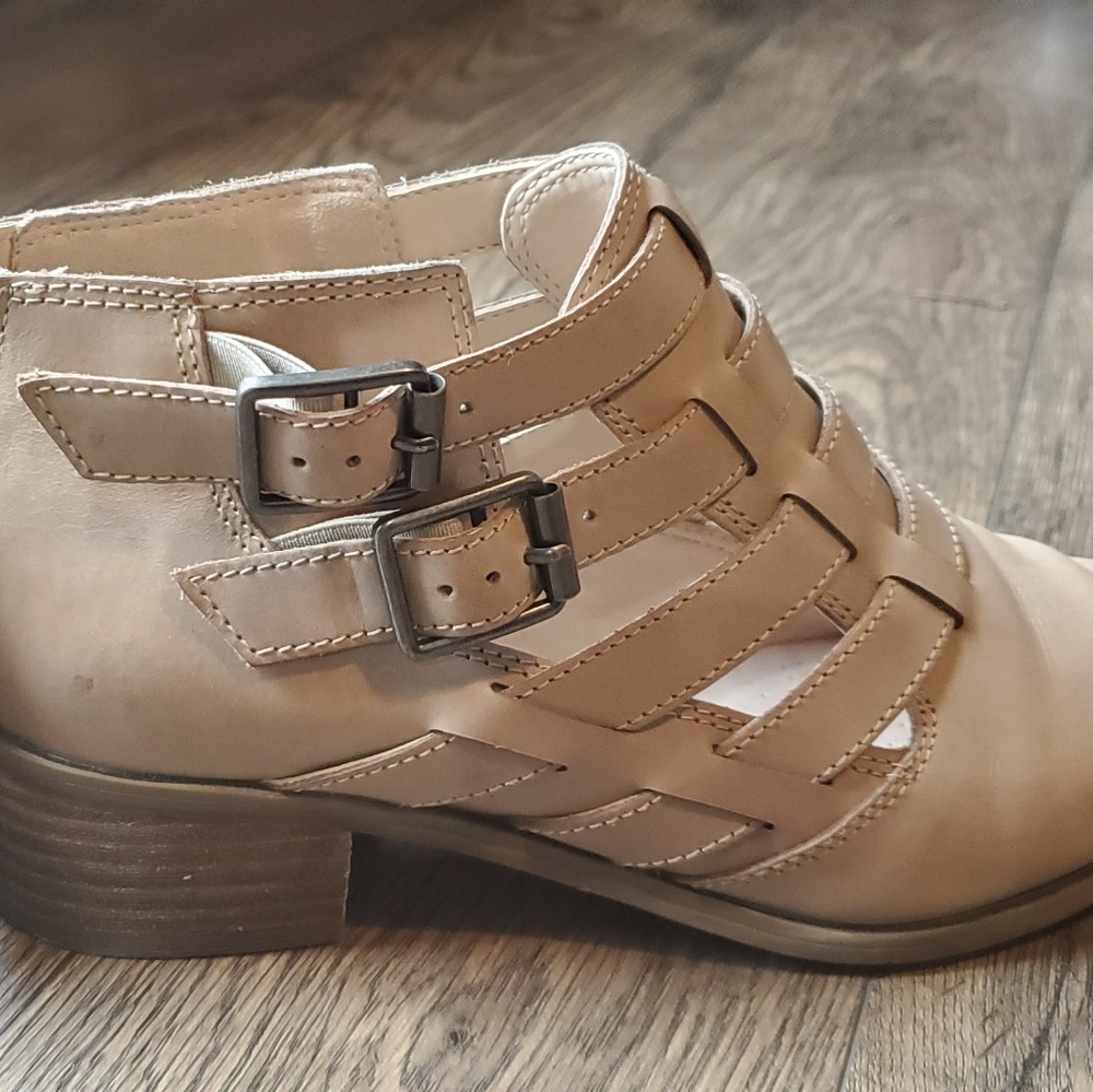 Clarks - Picture 4 of 4